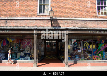 Vecchio antico edificio elencato shop visitatori estate Rye Town Center East Sussex England Regno Unito Europa Foto Stock