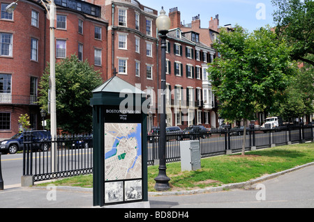 Boston ingresso in comune con Beacon Hill case di arenaria in background di Boston STATI UNITI D'AMERICA Foto Stock