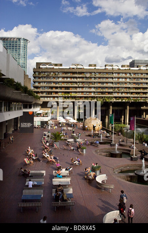 Terrazza sul mare il Barbican Centre per Arti London Inghilterra England Foto Stock