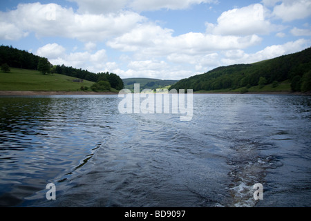 Ladybower pesca di trote, Peak District , Derbyshire, Inghilterra. Foto Stock