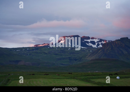 Sundown Chiesa Brimilsvellir Olafsvik Penisola Snaefellsness Islanda Foto Stock