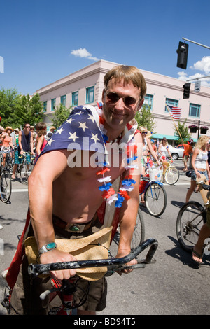 La libertà Parade sulle biciclette è diventata un unsanctioned 4 luglio tradizione nella curvatura Oregon Foto Stock