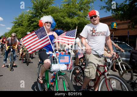 La libertà Parade sulle biciclette è diventata un unsanctioned 4 luglio tradizione in curva, Oregon Foto Stock