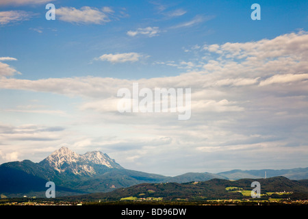 Montagne al mattino presto sulle alpi, paesaggio austriaco Foto Stock