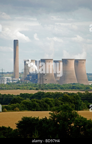 Le torri di raffreddamento a 'fiddlers ferry ' stazione di potenza vicino a Warrington, Cheshire, Regno Unito Foto Stock