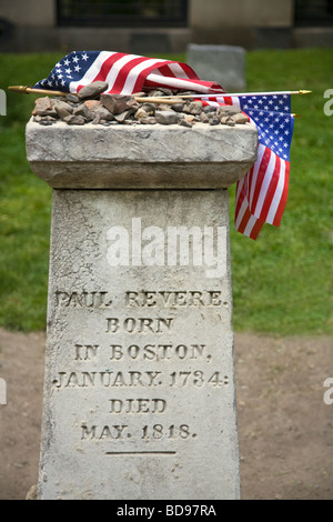 Tomba di Paul Revere nel granaio di seppellimento di massa il terzo più antico cimitero degli Stati Uniti Boston Massachusetts Foto Stock