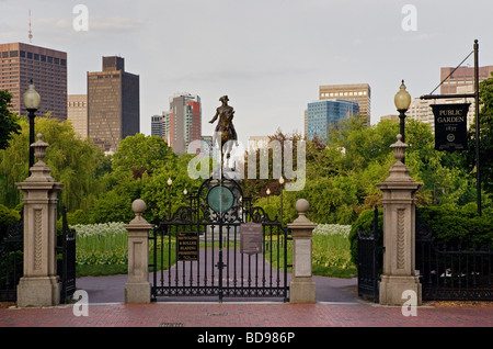 Una statua di George Washington in Boston Common che è un parco pubblico di Boston Massachusetts Foto Stock