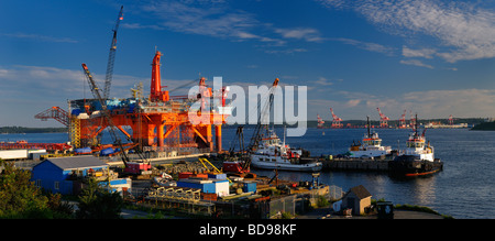 Panorama della Louisiana oil rig in riparazione a woodside dartmouth nel porto di Halifax Nova Scotia Foto Stock