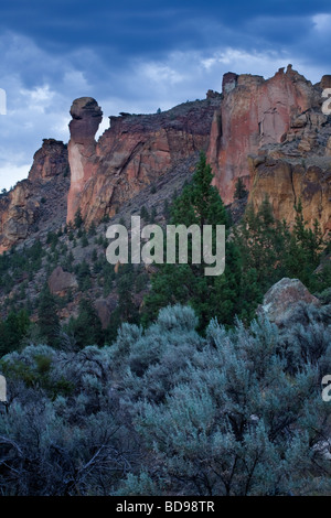 Smith Rock State Park muso di scimmia a sinistra vicino a Redmond Oregon Foto Stock