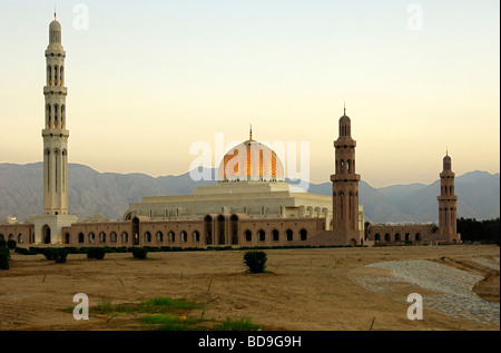 Sultan Qaboos grande moschea al tramonto, Moscato, il sultanato di Oman Foto Stock