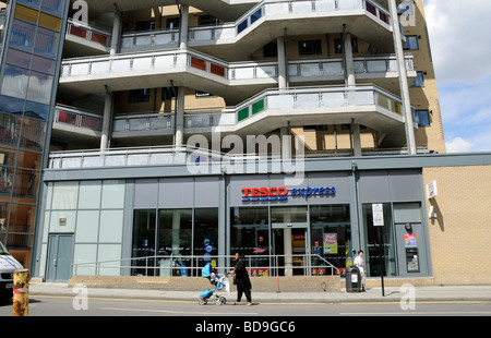 Tesco Express Holloway Londra Inghilterra REGNO UNITO Foto Stock