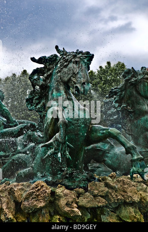 Sea Horse parte della fontana in bronzo monumento set aux Girondins Bordeaux Francia Foto Stock