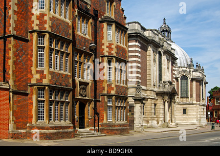 Eton College Durnford House e college library destra in High Street, Eton, Regno Unito Foto Stock