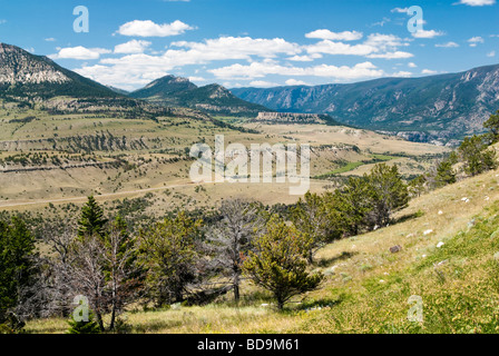 Vista sulle montagne e valli lungo Chief Joseph Scenic Byway nel Wyoming Foto Stock
