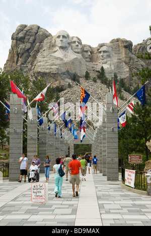 Le famiglie in visita a Mount Rushmore National Memorial in Sud Dakota Foto Stock