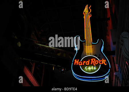 Si accende la spia "Hard Rock Café' chitarra si blocca in alto nel Printworks in Manchester Foto Stock