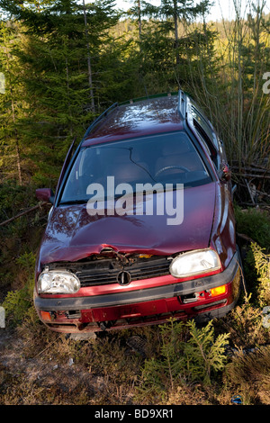 Si è schiantato auto a fossa , Finlandia Foto Stock