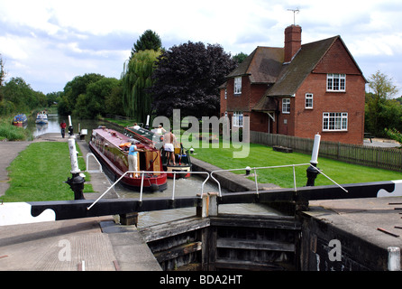 Grand Union Canal a Welsh Road serratura, Offchurch, Warwickshire, Inghilterra, Regno Unito Foto Stock