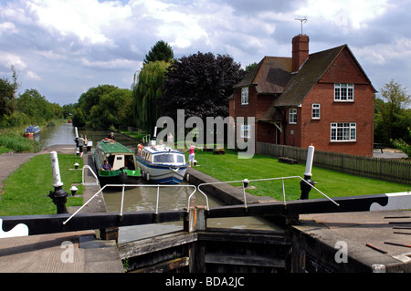 Grand Union Canal a Welsh Road serratura, Offchurch, Warwickshire, Inghilterra, Regno Unito Foto Stock