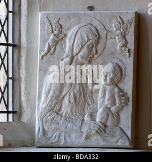 Della pietra che intaglia presso la chiesa di Saint Mary, Holme Next-The-Mare, Norfolk, Regno Unito, Europa Foto Stock