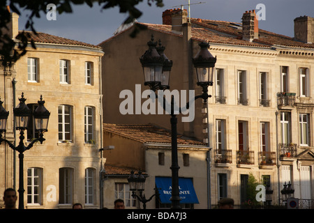 Place Saint Michel, Bordeaux, Gironde, Francia, edifici al tramonto Foto Stock