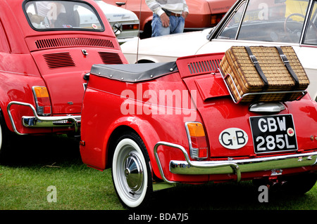 Fiat 500 con un rimorchio personalizzato Foto Stock