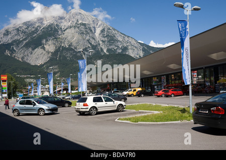 Fuori città shopping mall, Telfs, Innsbruck Land Tirolo Austria UE Foto Stock