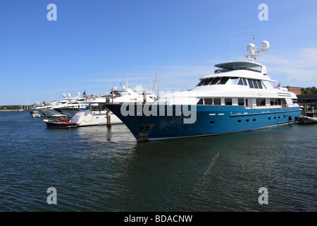 Yacht in marina, Sag Harbor, Long Island NY Foto Stock