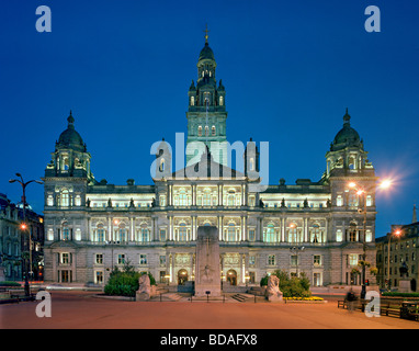 Il City Chambers al crepuscolo. George Square, Glasgow. Foto Stock