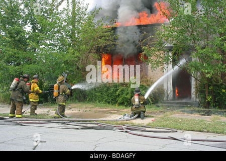 Vacante edificio commerciale fire Detroit Fire Department Detroit Michigan STATI UNITI Foto Stock