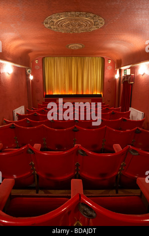 Auditorium del tudor cinema privato in pettinatore contea di Down Irlanda del Nord Foto Stock