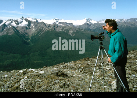 Fotografo di scattare le foto in Purcell montagne regione alpina, Bugaboo Parco Provinciale, BC, British Columbia, Canada Foto Stock