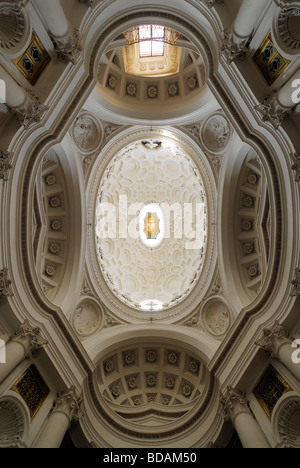 Roma Italia il soffitto della chiesa di San Carlo alle Quattro Fontane progettato da Francesco Borromini Foto Stock