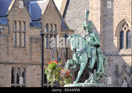 Durham market place statua del marchese di Londonderry Charles William paletta Tempest Stewart. Foto Stock