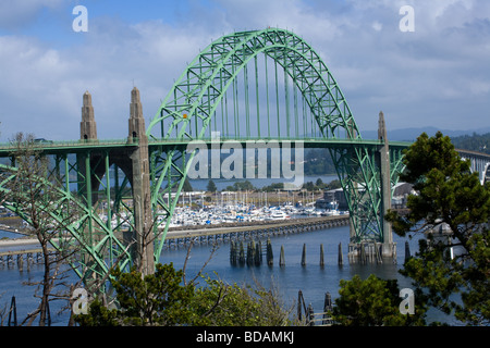 Pacific autostrada costiera 101 Ponte a Yaquina Bay Oregon Foto Stock