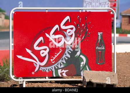 Elk161 3719 Marocco Taroudant Coca Cola sign in arabo Foto Stock