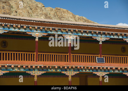 Pannello solare su un monastero, Monastero di Hemis, Hemis, Ladakh, Jammu e Kashmir India Foto Stock