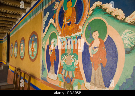 Gli interni di un monastero, Monastero Likir, Ladakh, Jammu e Kashmir India Foto Stock