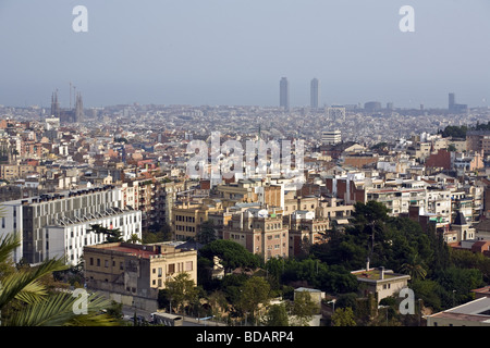 Vista sulla città di Barcellona dalla Plaça Doctor Andreu in Spagna Foto Stock