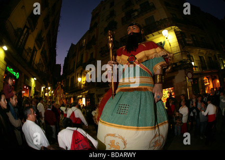 La festa di del Gigantes a Placa Santa Maria del Mar si trova nella città di Barcellona in Spagna Foto Stock