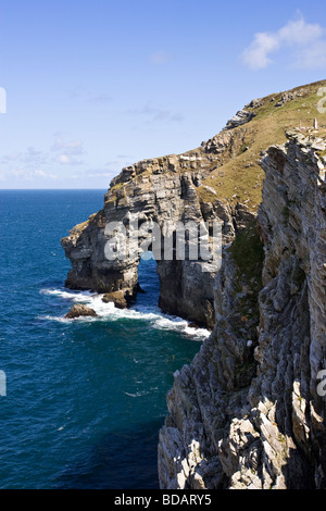 Marble Arch arcuata di mare situato sulla testa di clacson County Donegal Irlanda Foto Stock