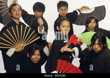 Ritratto di un gruppo di persone che praticano arti marziali Foto Stock