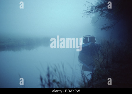 Misty la mattina presto sul canale di Oxford Foto Stock