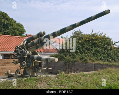 88mm FLAK 36 Anti aerei o Anti pistola serbatoio all'occupazione tedesca della foresta del Museo a Guernsey Isole del Canale Foto Stock