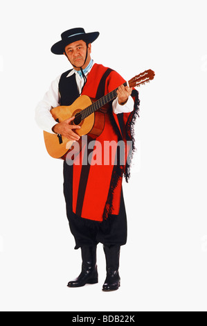 Ritratto di un uomo maturo di suonare una chitarra Foto Stock