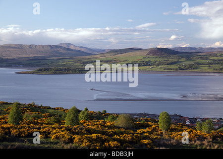 Vista sul fiume Clyde dall'alto di Port Glasgow a ben Lomond in lontananza, Scozia, Regno Unito, Europa Foto Stock