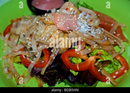 Thai piccante capesante insalata di pasta con lo zenzero sott'olio di semi di sesamo Foto Stock