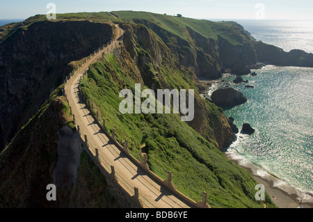 Stretto istmo di La Coupée portando a poco Sark, Isola di Sark, Isole del Canale Foto Stock