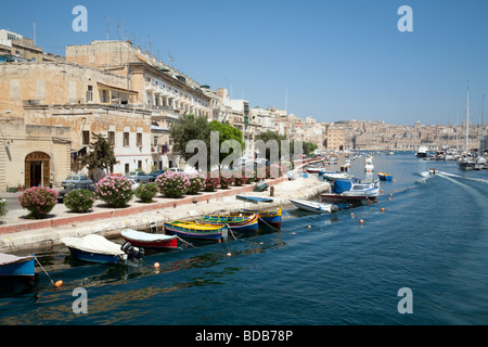 Barche sul lungomare, le tre città, Valletta, Malta Foto Stock