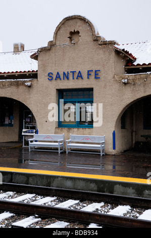 Polveri di neve la Santa Fe Railroad Depot in Railyard, Santa Fe, New Mexico Foto Stock